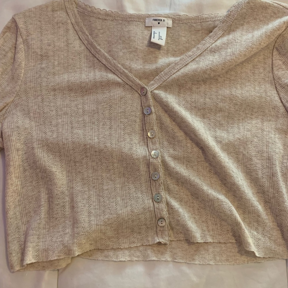 Forever 21 cropped long sleeve shirt. Size M. Great quality never been worn.